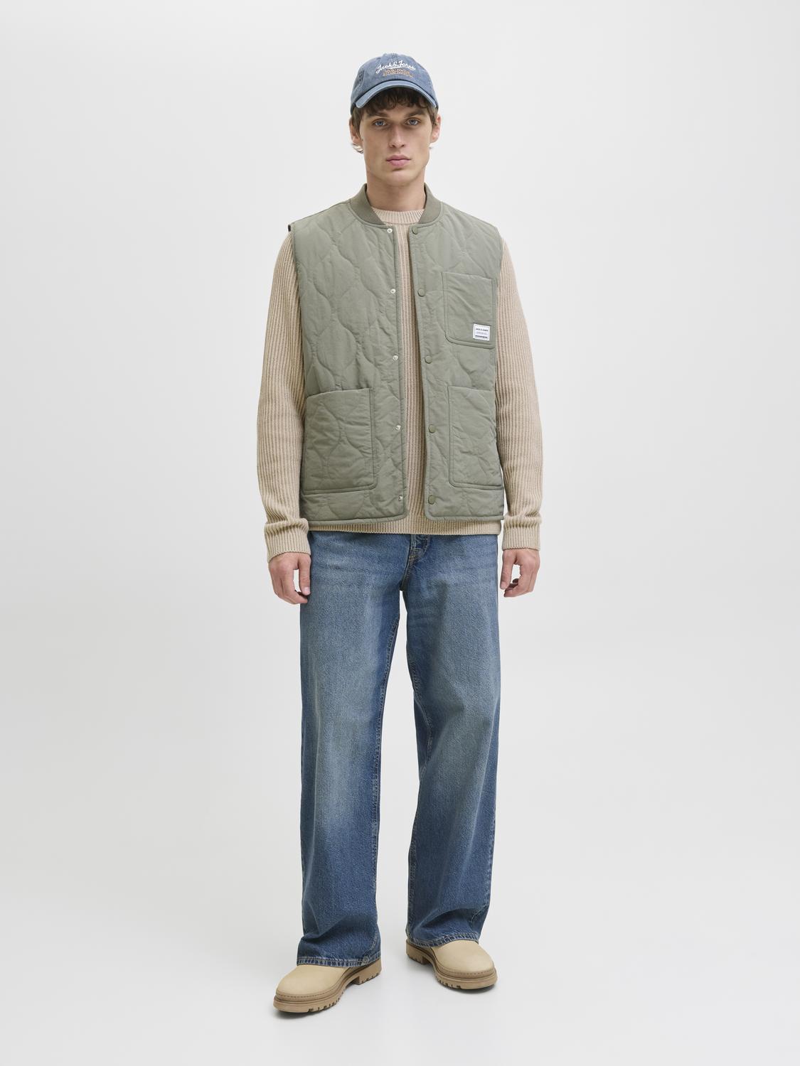 model_shot-front_full
